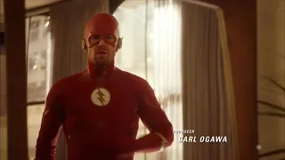 Elseworlds Part 1 opening Scene Oliver Queen is the fastest man alive