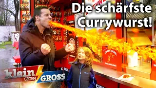 Kai und Informatik-Ass Jakob testen die schärfste Currywurst Berlins! | Klein gegen Groß