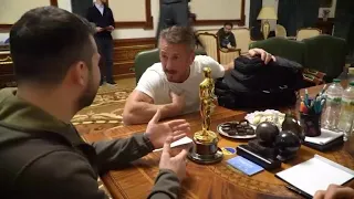 Sean Penn meets Zelenskiy, gives his Oscar statuette