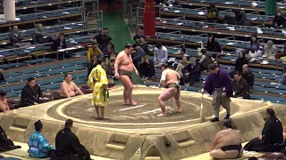 上手出し投げ／欧翔山(3勝3敗)-若戸桜(3勝3敗)/2018.3.24/oushouzan-wakatozakura/day14 #sumo