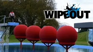 Richard Hammond Attempts the Big Red Balls | Wipeout HD
