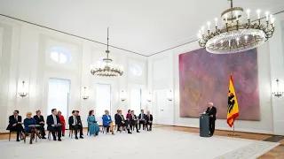 Steinmeier überreicht neuer Regierung im Schloss Bellevue Ernennungsurkunden