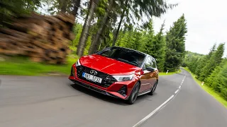 Ostrý Hyundai i20 N na krušnohorských okreskách