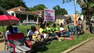 Fans watch funeral procession pass Muhammad Ali's childhood home