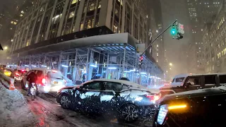 ⁴ᴷ⁶⁰ Walking NYC : First Snow of the Season (5th Ave, Rockefeller Center, Times Square, Broadway)