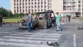 Последствия взрыва микроавтобуса возле ДонОГА