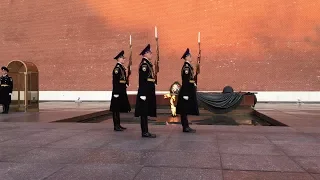 Смена караула у Вечного огня в Москве | Changing of the Guard at the Eternal Flame in Moscow