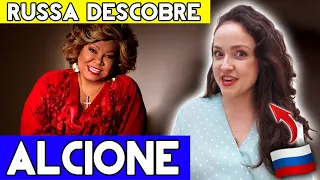 GRINGA ouvindo ALCIONE pela PRIMEIRA VEZ e começa SAMBAR