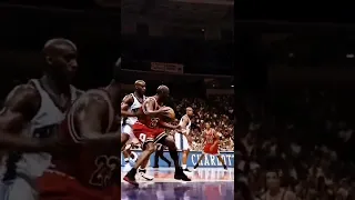 What an amazing fake and shot by Michael Jordan 🤩