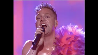 Erasure - Love To Hate You (Chorus Live HD)