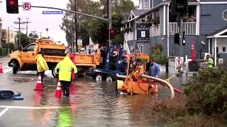 Floods trap guests inside seaside Los Angeles hotel | REUTERS