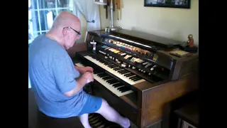 Mike Reed plays Perez Prado's "Patricia" on his Hammond Organ