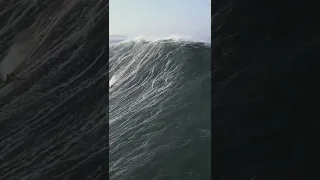 @lucaschumbo doing his magic with the waves in Nazaré!👨@ancosenza🏄‍️@iancosenza 📍Naaré, Portugal