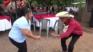 Asus 83 años d vida don madaleno baila como si tuviera 23, aya en Samblas guerrero mexico