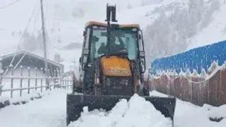 Zojila pass closed Due To Heavy snowfall at Drass