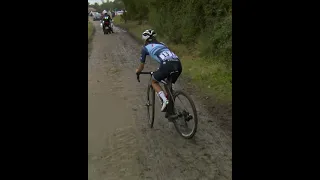 Lizzie Deignan Is A Bike Handling Queen | Paris Roubaix Femmes 2021