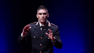 COME LA POLIZIA SCIENTIFICA E’ DIVENTATA DAVVERO “SCIENTIFICA” | Gianpaolo Zambonini | TEDxCNR