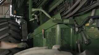 How to Replace Straw Chopper Knives | John Deere Combines