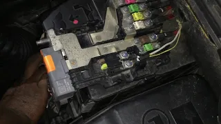 How to replace Citroen DS5 battery