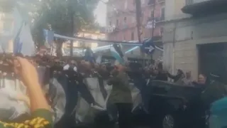 NAPOLI - SALERNITANA: TIFOSI AZZURRI IN CORTEO FINO ALLO STADIO MARADONA | #Napoli #Scudetto