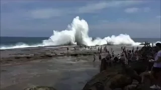 Monster wave wipes out swimmers in Sydney, Australia  (omg!)