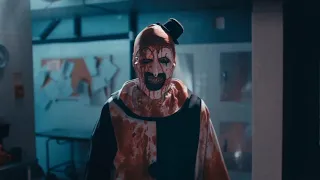 Terrifier 2 - Çekicle kafasini Parçalama sahnesi