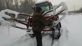 Будни крестьян на селе! колесо спустило МТЗ 82.Заводим в мороз МТЗ 80!Застрял в снегу -буксуем!