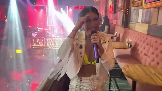 BUSCA UN CONFIDENTE - KAREN LIZARAZO EN VIVO DISCOTECA LA LEYENDA MEDELLÍN