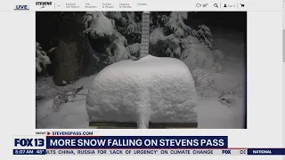 More snow falls on Stevens Pass | FOX 13 News
