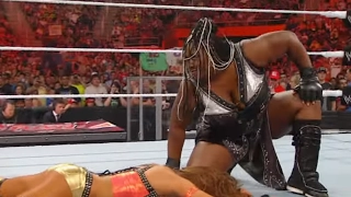 Raw: Kelly Kelly & Eve vs. The Bella Twins