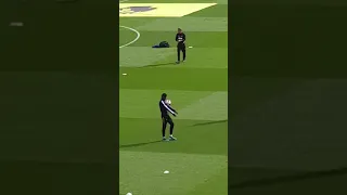 Marcus Rashford Freestyle Tricks -Shows off skills in training With Man Utd