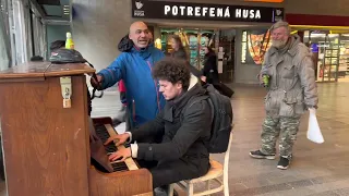 WAIT for this homeless Guy with his incredible Jazz Voice!