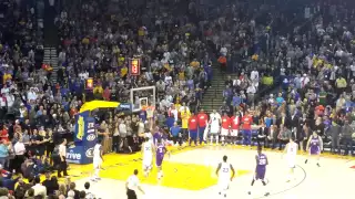 Klay Thompson scores 37 in the 3rd quarter.