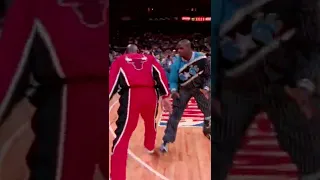 Michael Jordan & Shaq Play 1v1 😄