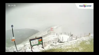 В горах Сочи снова пошёл снег. Высота 2320 метровёплая, однако, осень выдалась.