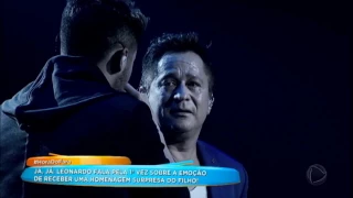 Leonardo se emociona com homenagem feita por Zé Felipe