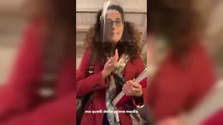 Anche la prof Teresa Mannino ritorna divisa tra la DAD e la presenza