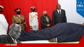 President Uhuru Kenyatta views Mwai Kibaki's body at Parliament