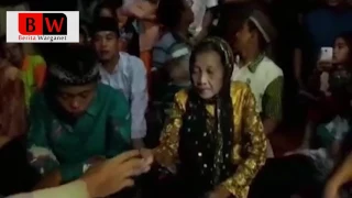 INILAH VIDEO VIRAL TERKINI REMAJA 16 TAHUN MENIKAHI NENEK BERUMUR 71 TAHUN YANG SEDANG HEBOH !!