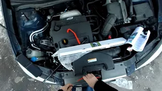 Видео обзор газового упора капота Hyundai Elantra HD. Mounting the hood gas spring damper.