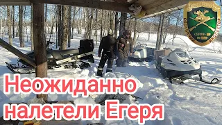 На туриста налетели Егеря как коршуны и испортили весь отдых.