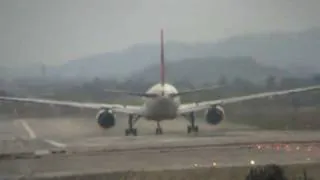 JAL Boeing 777-300 Take off at Komatsu