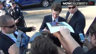 Andrew Garfield signs autographs for fans at 'The Amazing Spiderman' film Premiere