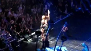 Alicia Keys & Beyoncé Put It In A Love Song (MSG 3/17/10)