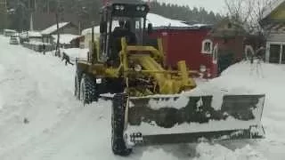 Уборка снега в моём переулке 16.03.2015.