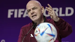 Президент ФИФА поддержал организаторов ЧМ в Катаре и обвинил Запад в "лицемерии"