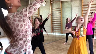 Extrait du cours découverte - Danse Bollywood avec Leena Doollee