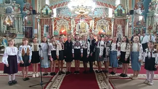 Дитячий хор храму Зішестя святого Духа села Соколівка.