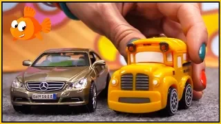 CRASH MERCEDES 2020!! Bburago - Bussy & Speedy German Toy Cars Construction Cartoons for Children