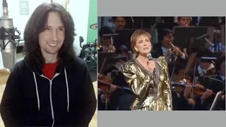 British guitarist analyses Julie Andrews' career AND live performance in 1993!